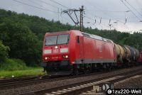 185 007 fährt in den Bahnhof ein